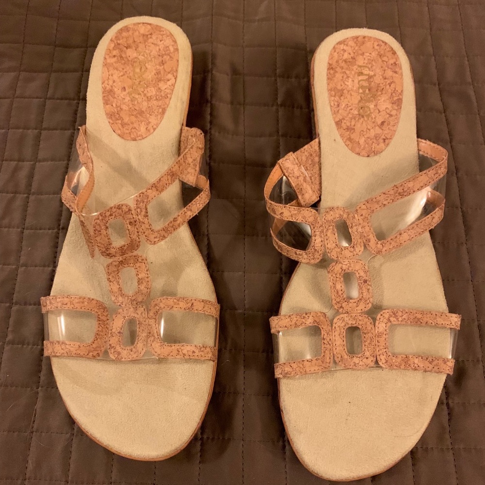 **NWOT Rialto sandals